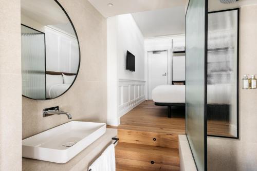 The Caesar Hotel - Key Points