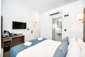 The J Hyde Park - Key Points