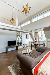 The LaLit London Review
