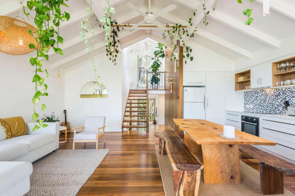 The Oasis Apartments and Treetop Houses Review