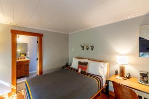 The Outlook Lodge - About Your Stay