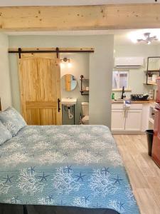 The Panacea Motel - About Your Stay