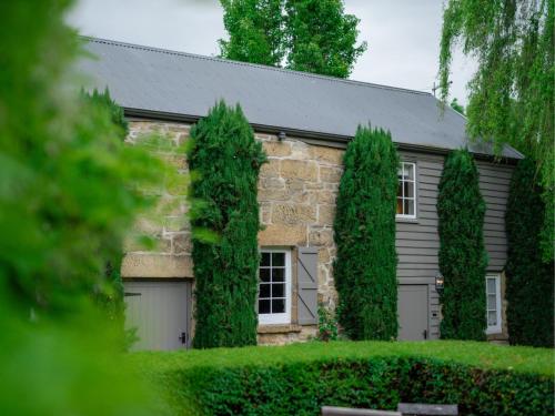 The Red Feather Inn - Key Points