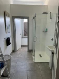 Thommos Pub - Key Points