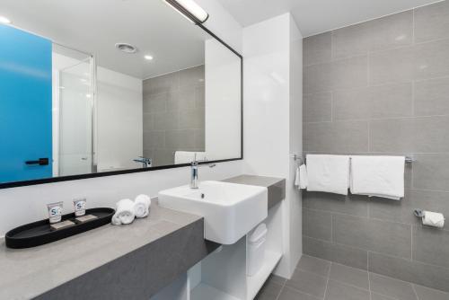 Thornton Executive Hotel - About Your Stay