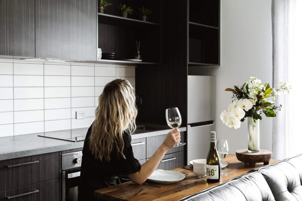 Timber Door Luxury Accommodation Geelong Review