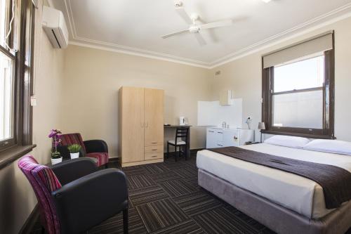 Toongabbie Hotel - About Your Stay