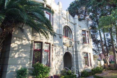 Toorak Manor Hotel - Key Points