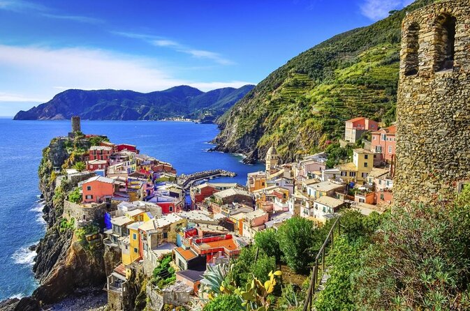 Trekking in the Vineyard in Vernazza With Tastings