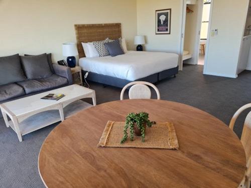 Tuileries at De Bortoli Rutherglen - Key Points