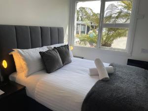 Tullah Lakeside Lodge - Key Points