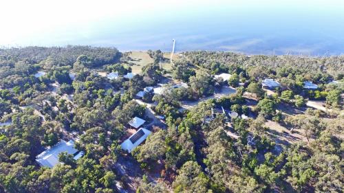 Waterfront Retreat At Wattle Point - Key Points