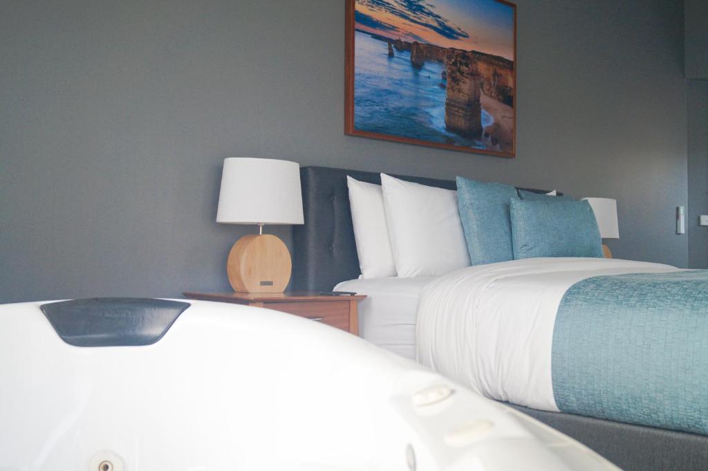 Waves Luxury Suites Review