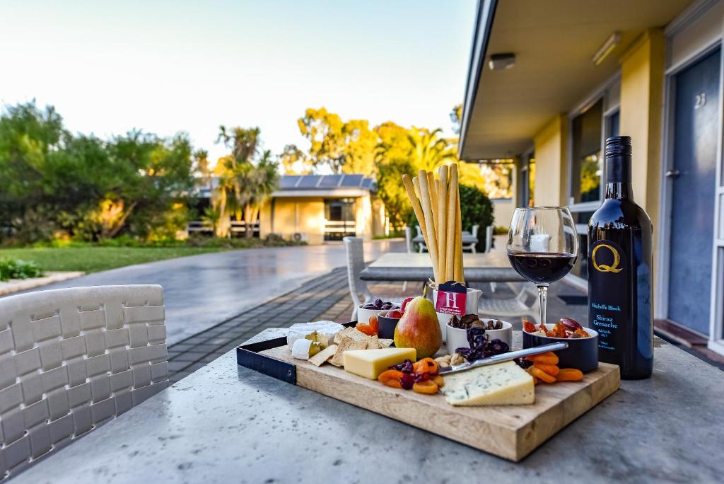 William Macintosh Motor Lodge - Key Points