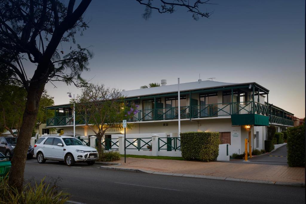 Windsor Lodge Review
