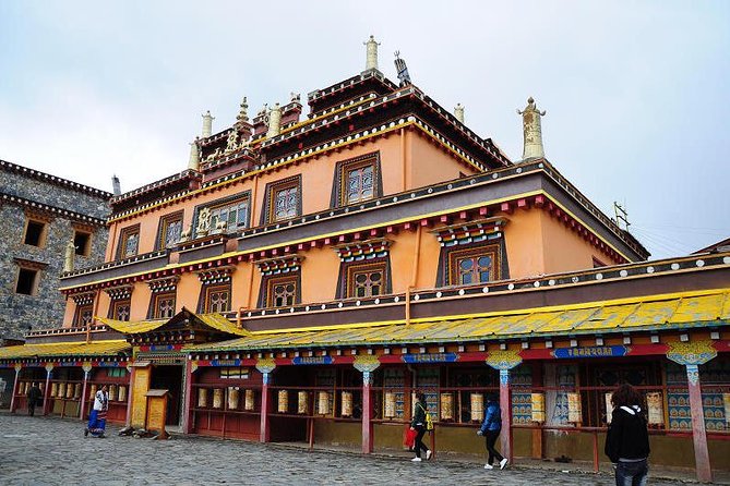 1 Day Shangri-La City Tour With Pudacuo National Park