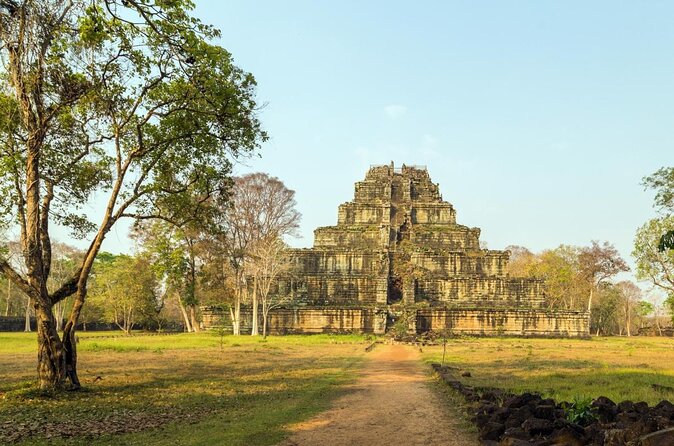 1DAY Private Tour: Kampong Kleng Floating Village and Beng Mealea Temple.
