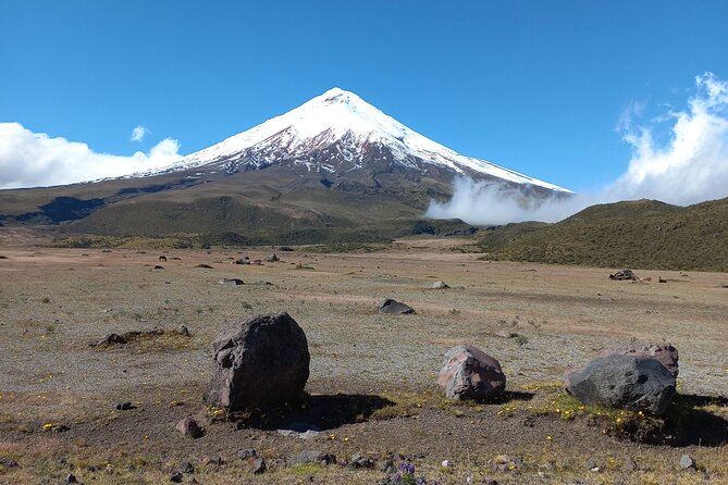 2 Volcanoes Cotopaxi and Quilotoa Lagoon in 1 Day