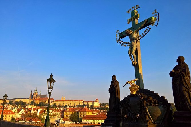 2:5-Hour Walking Tour of Old Town Prague With Boat Ride