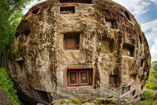 3 Days Tana Toraja From Makassar: Kete Kesu Village, Menhir to Funeral Burial