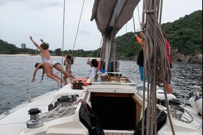3-hour Boat Tour of Rio in a Shared Group – Late Mornings & Sunset Departures