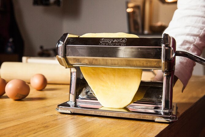 3 Hour Cooking Class: Homemade Pasta and Tiramisu in Venice
