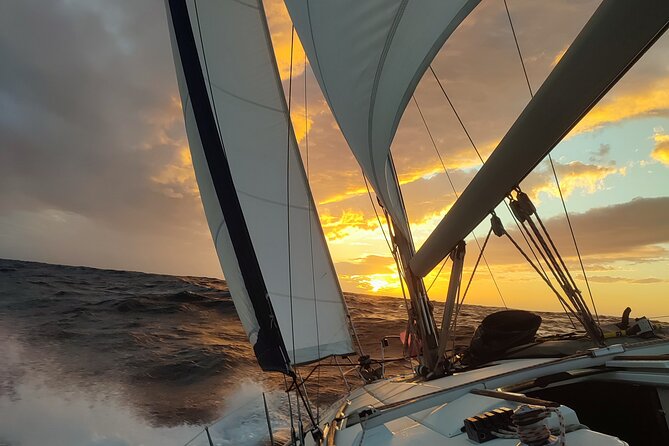 3 Hour Yacht Sailing Activity in Cabo Verde