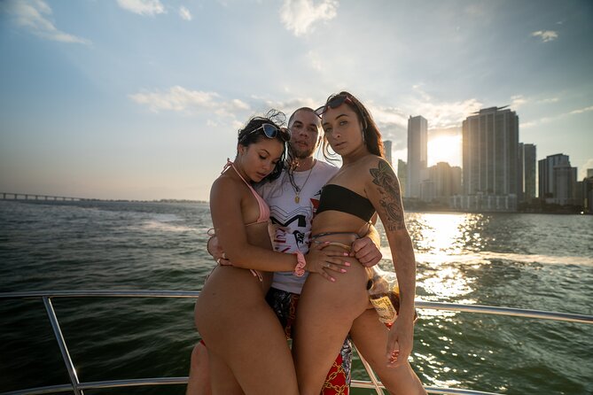 3 Story Nightclub on the Ocean Mega Yacht With 3 Hour Open Bar