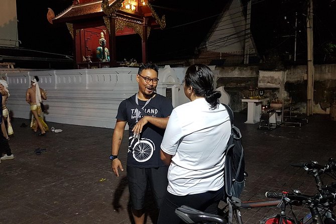 4-Hour Evening Bike Tour of Old City Chiang Mai