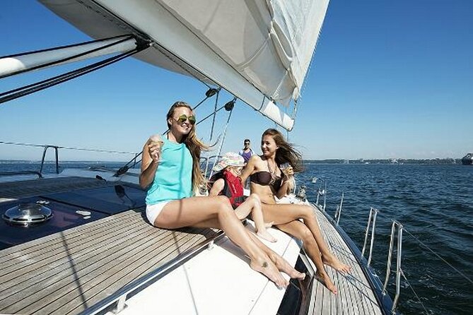 4 Hours Sailboat Tour for 2 People Along the Los Angeles Coastline