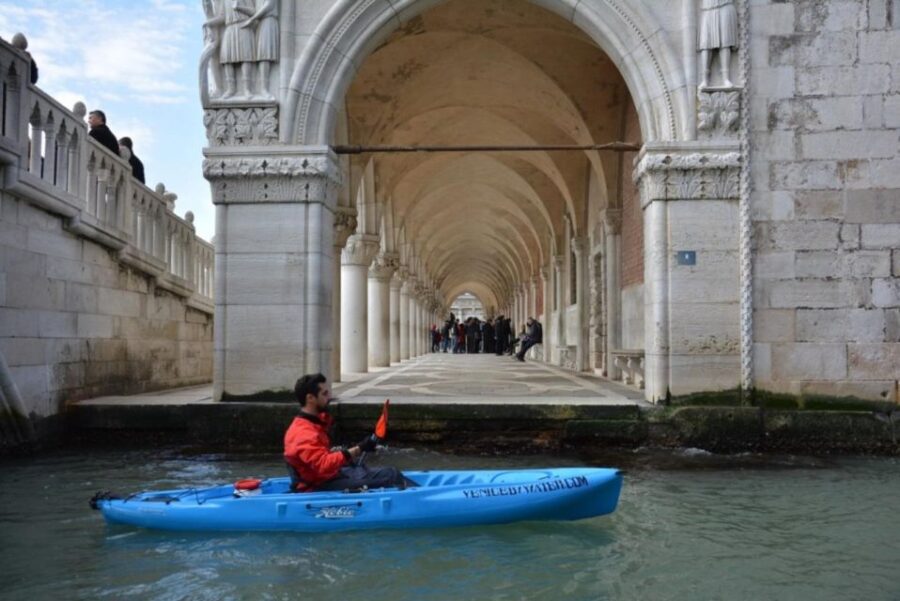60 Quick Kayak Tour of Venice With Guide - Booking Information