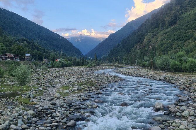 9 Days and 8 Nights Full Offbeat Tour of Kashmir