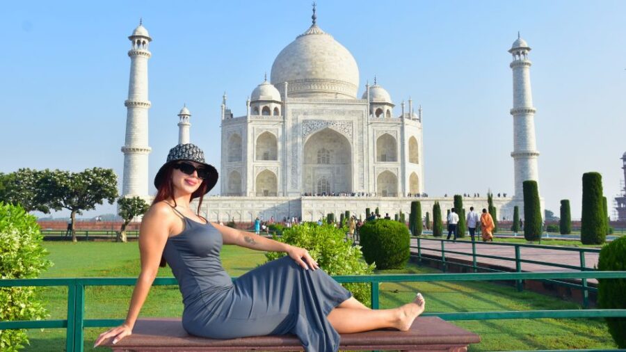 Agra: Private Taj Mahal and Agra Day Tour With Transfer