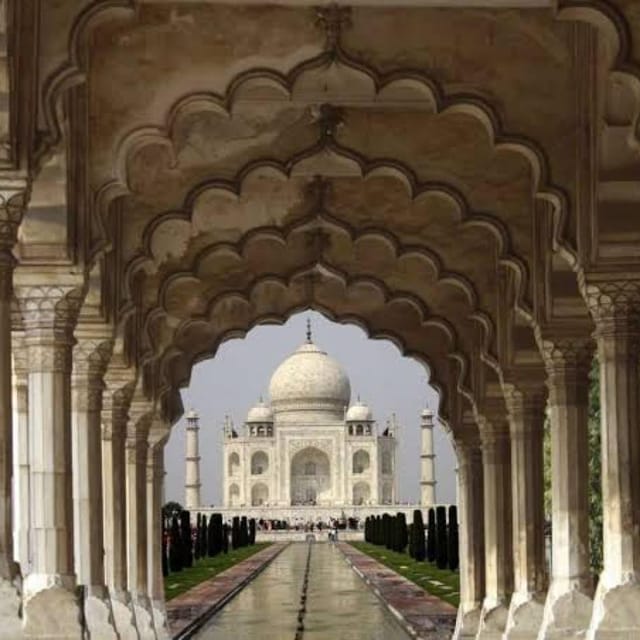 Agra: Taj Mahal Tour by Private Car