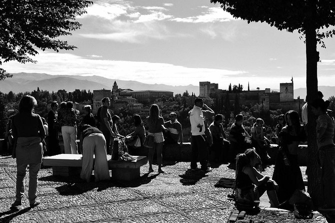 Albayzin and Sacromonte Private Tour at Sunset With Tapas