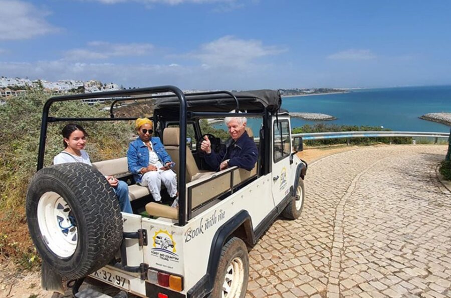 Albufeira: Beaches, Old Town, and Salgados Lagoon Jeep Tour