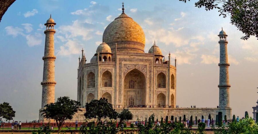 All Inclusive Taj Mahal Day Trip by Fastest Train From Delhi
