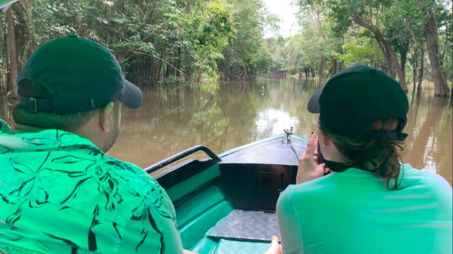 Amazonas: Boat Ride With a Local Amazonian