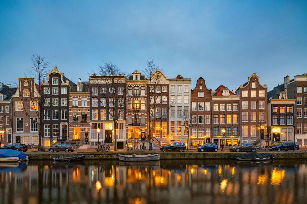 Ambassade Hotel Review