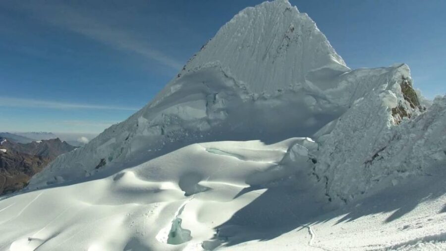 Ancash: Adventure and Climbing to Mountain Alpamayo |6D-5N|