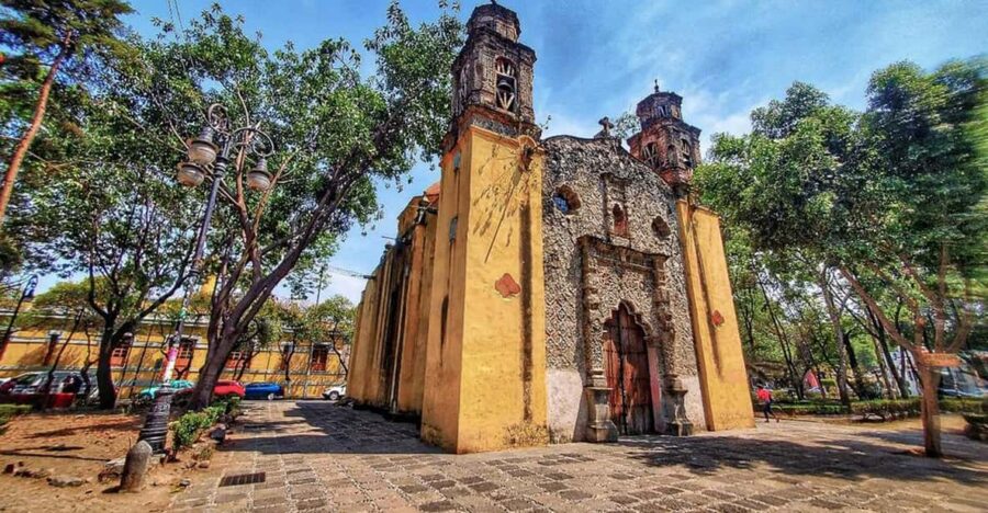 ARCHITECTURAL TOUR in Coyoacán – Small Groups