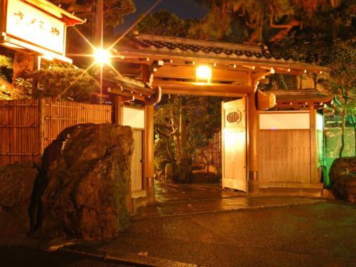 Atami Onsen Sakuraya Ryokan - Location and Accessibility