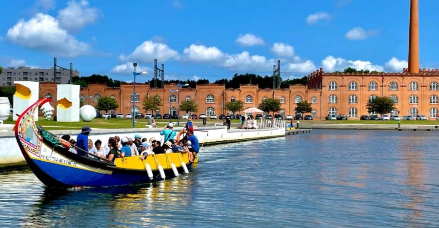 Aveiro in the Heart – Typical Boat Ride in Aveiro