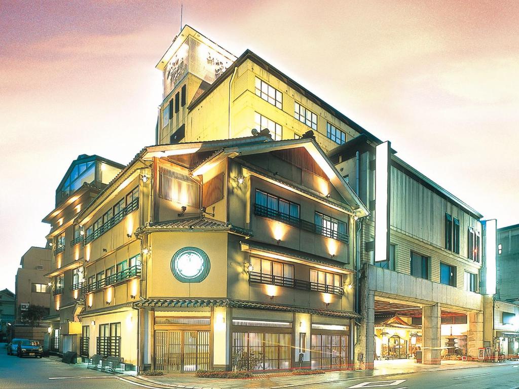 Awara Grand Hotel - Hotel Location and Surroundings