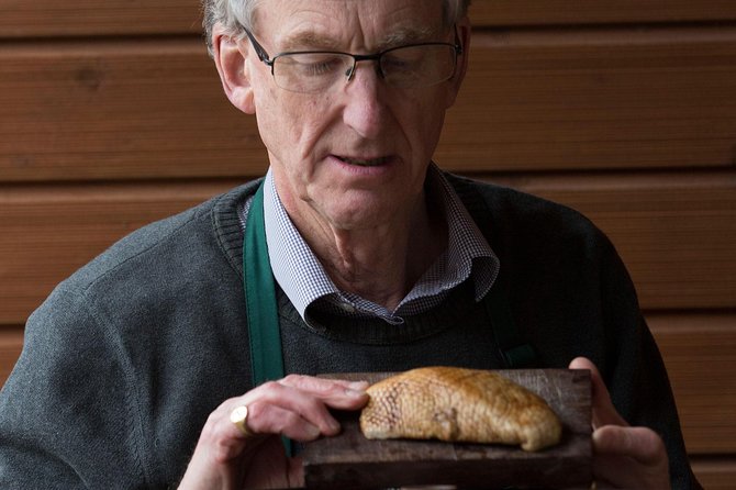 Award-Winning Smoked Salmon Tasting and Private Smokehouse Tour With a Local