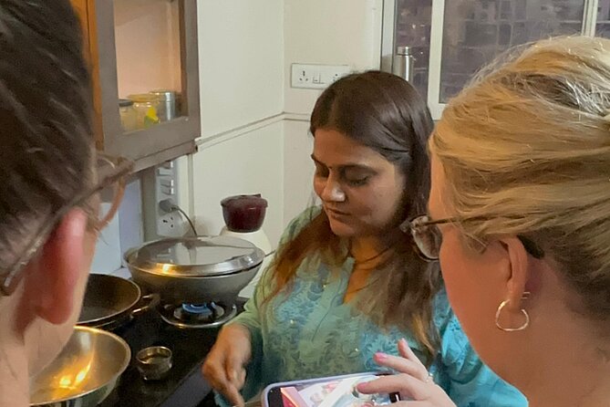 Bangalore: Traditional Cooking Classes & Dinner With Chef Family