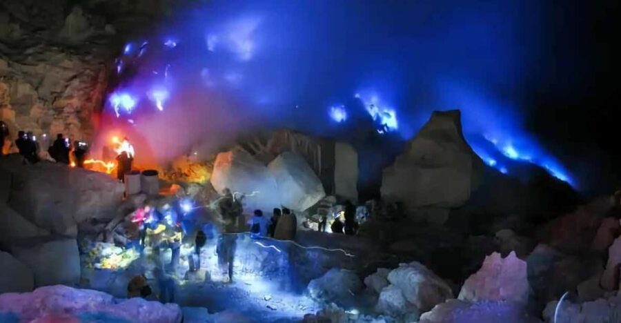 Banyuwangi: Ijen Blue Fire Tour With Transfer Services