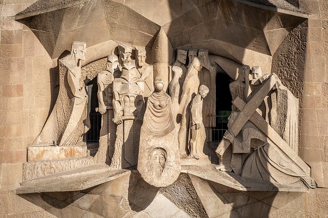 Barcelona. Online Tour to Sagrada Familia With Expert Local Guide - Meeting Point and Pickup Details