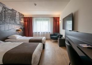 Bastion Hotel Amsterdam Airport - Hotel Location and Transportation