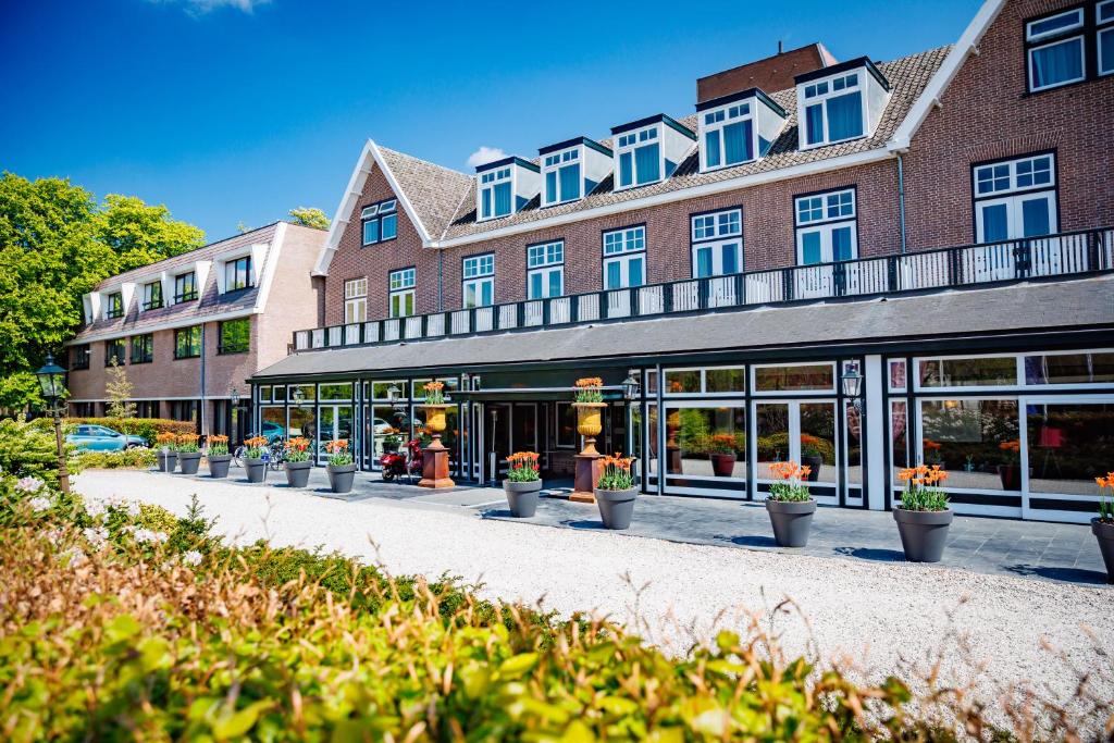 Bastion Hotel Apeldoorn Het Loo - Location and Surroundings